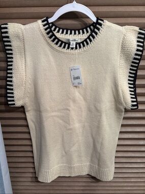 NWT Versona Cream Knit Sleeveless Top with Black Trim